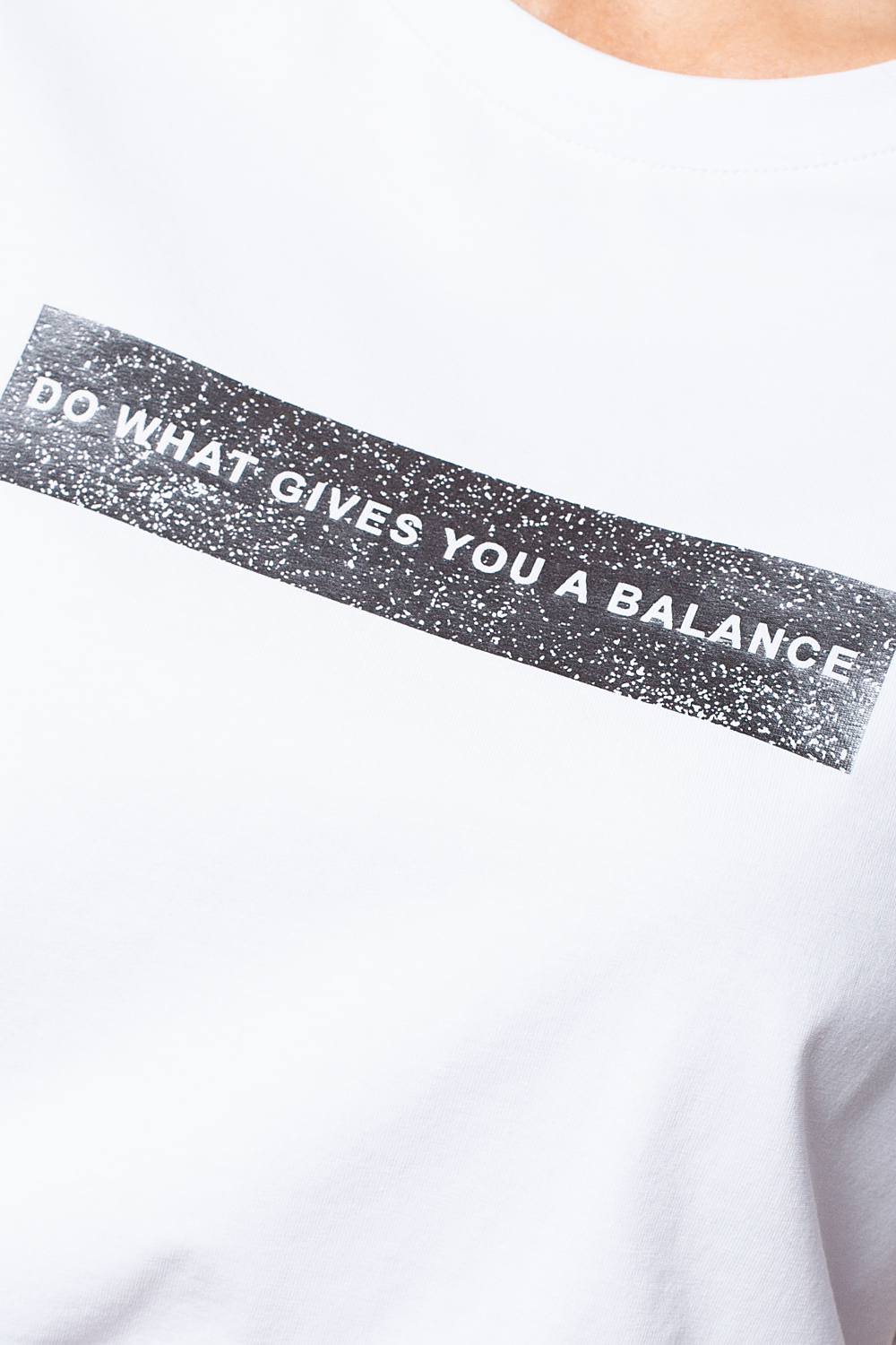 картинка Футболка женская белый_gives_your_balance от магазина Одежда+